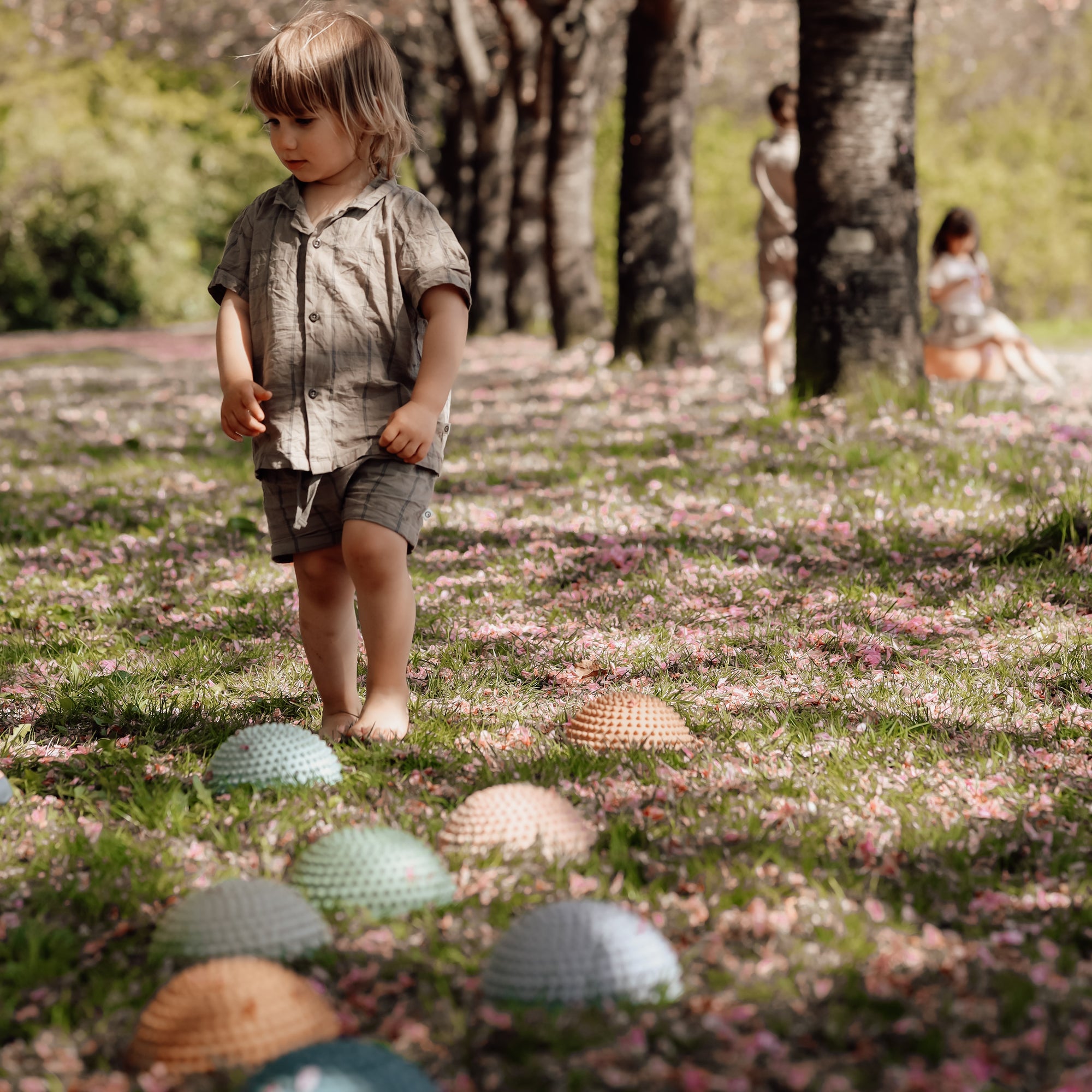 Child walking and balancing on Solopgang sensory stones in a forest clearing – Find That Hippo